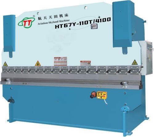HT67Y系列數(shù)顯液壓折彎機
